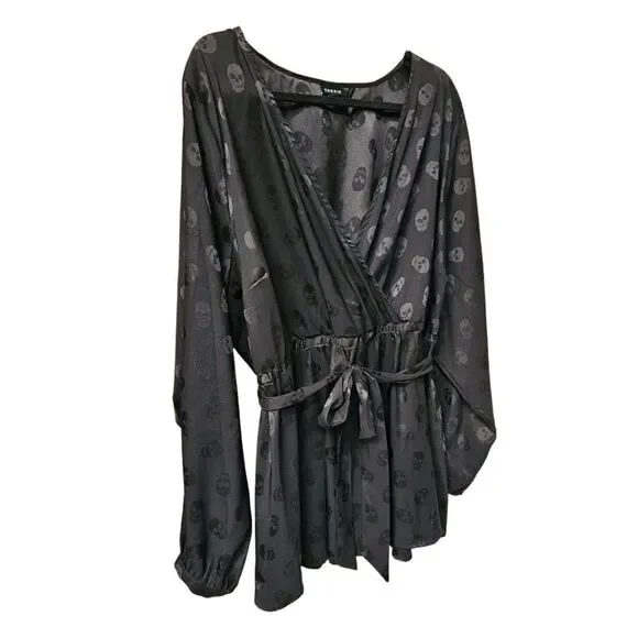 TORRID Plus Size Black Skull Jacquard Surplice Top - Picture 4 of 16